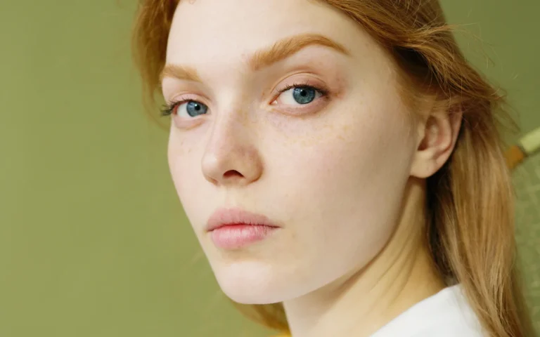 Portrait d'une femme au visage net