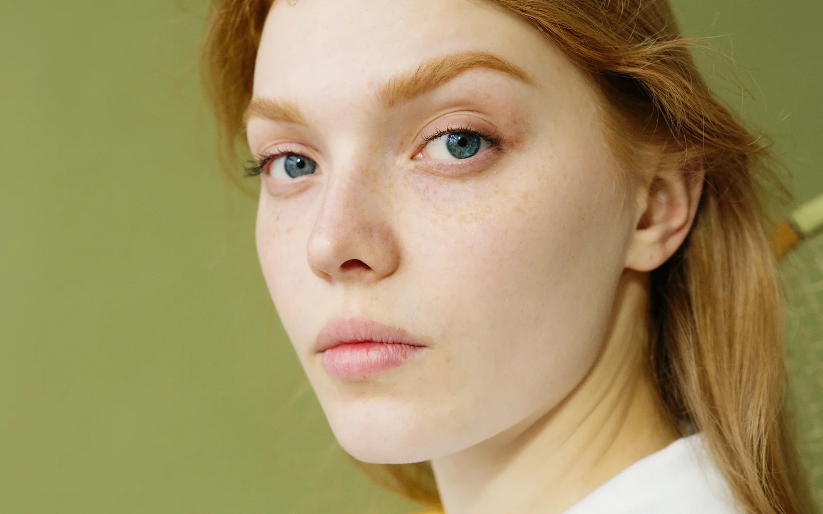 Portrait d'une femme au visage net